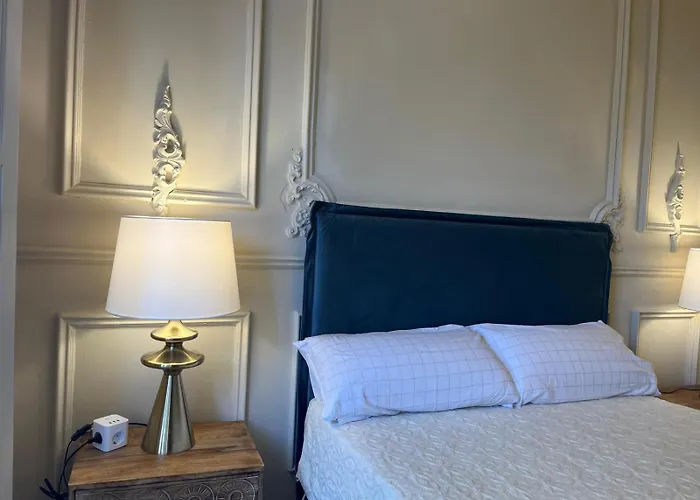 Loles De Cisneros Catedral Apartment Málaga