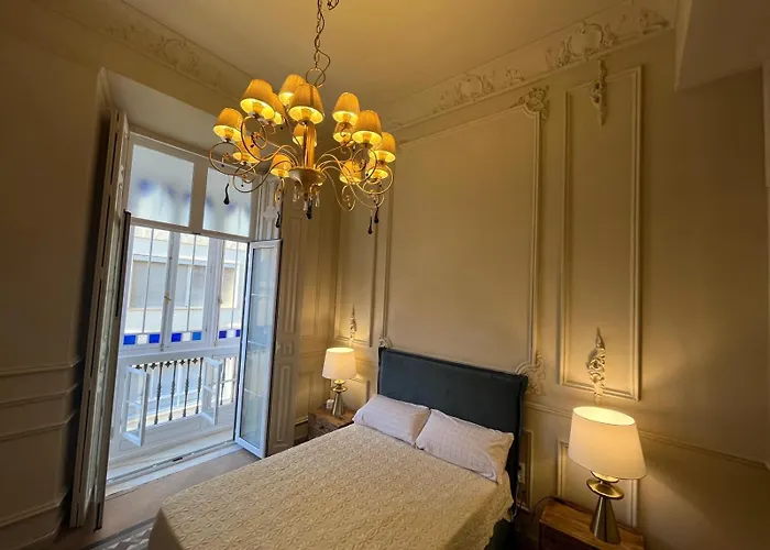 Loles De Cisneros Catedral Apartment Málaga