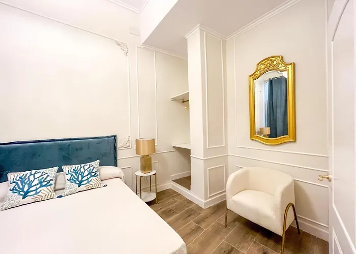 Loles De Cisneros Catedral Apartment Málaga