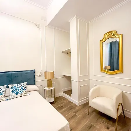 Loles De Cisneros Catedral Apartment Málaga